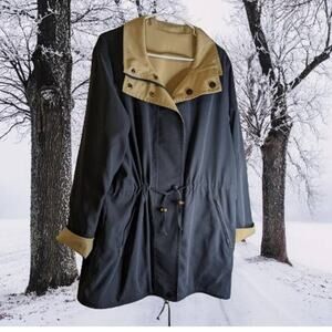 Ensign Collection Large reversible tan and blue front pockets poly blend. Winter